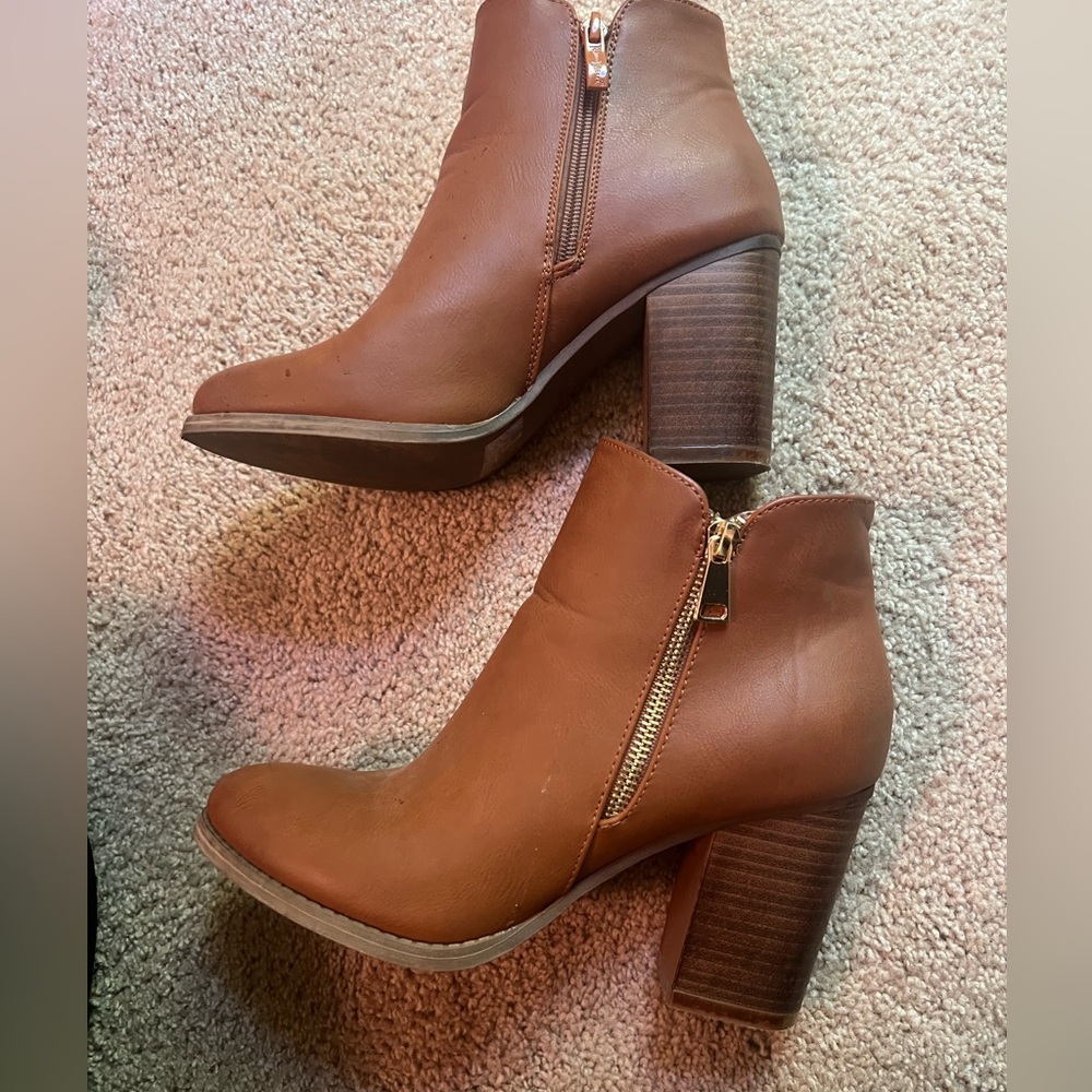 Tan Leather Bootes